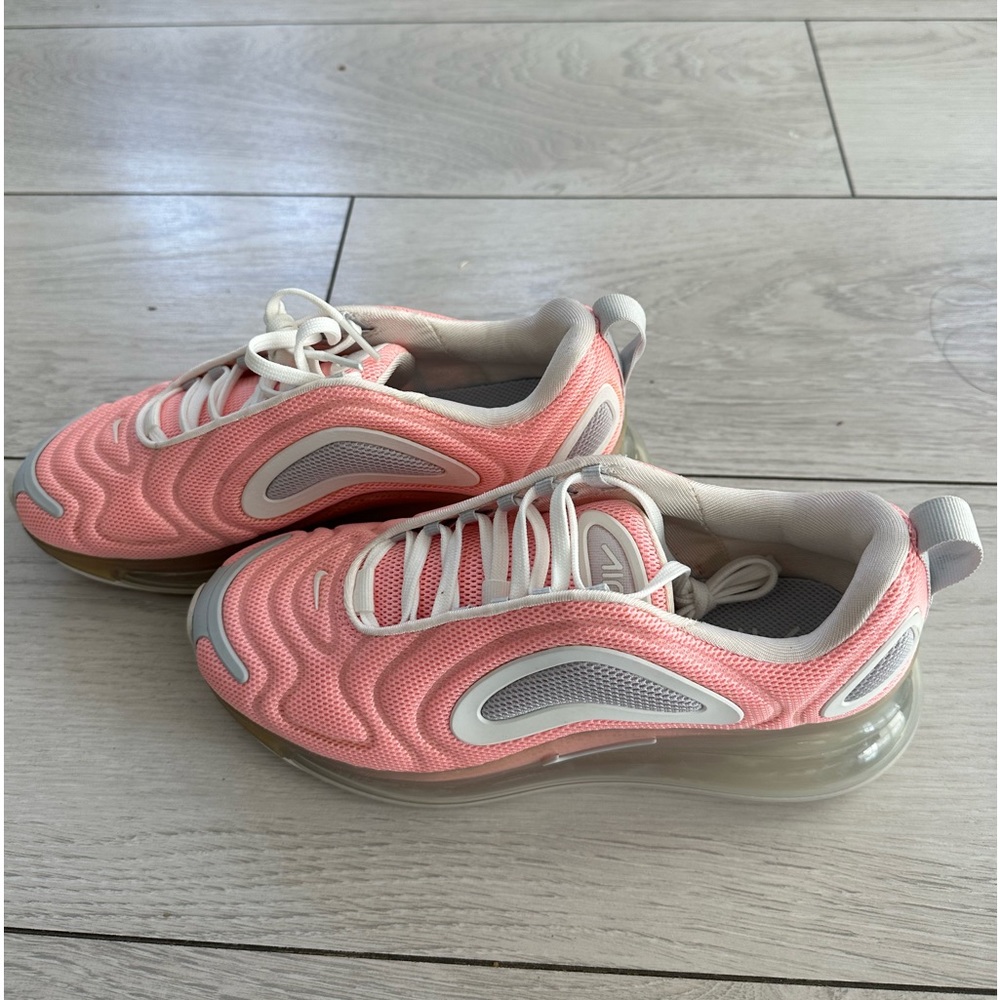 Nike - Picture 4 of 6